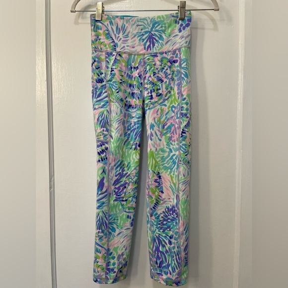 Lilly Pulitzer Pants - Lilly Pulitzer Luxletic Weekender High Rise Crop Leggings Shell Of A Party XS